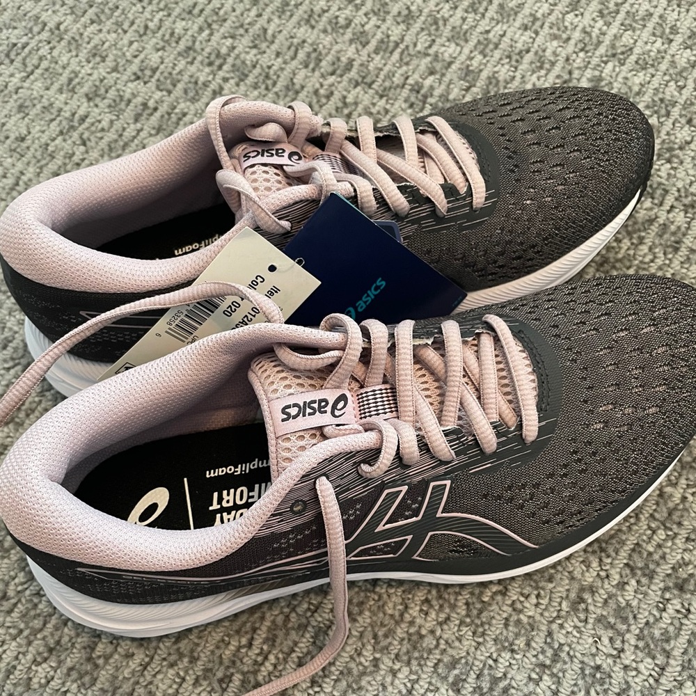 ASICS Women’s Gel- Excite 7 SIZE 8